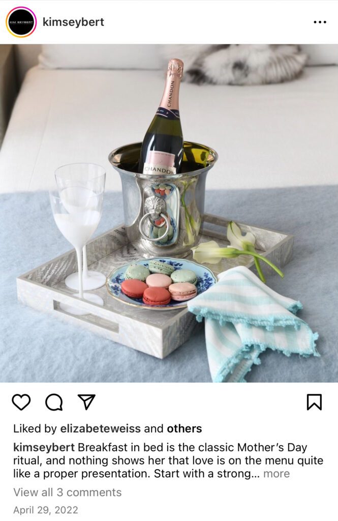 A tray with wine and cookies on it